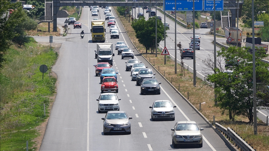 Tekirdağ-İstanbul yolunda bayram tatilinden dönüş yoğunluğu başladı