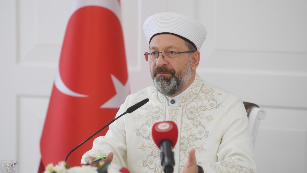 Ali Erbaş: Bu yıl vekaletle 898 bin 500 hisse kurban kesildi