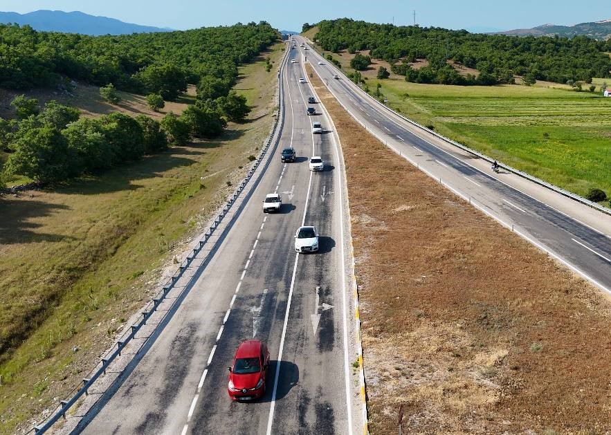 Tatilden Dönenler Yollara Akın Etti
