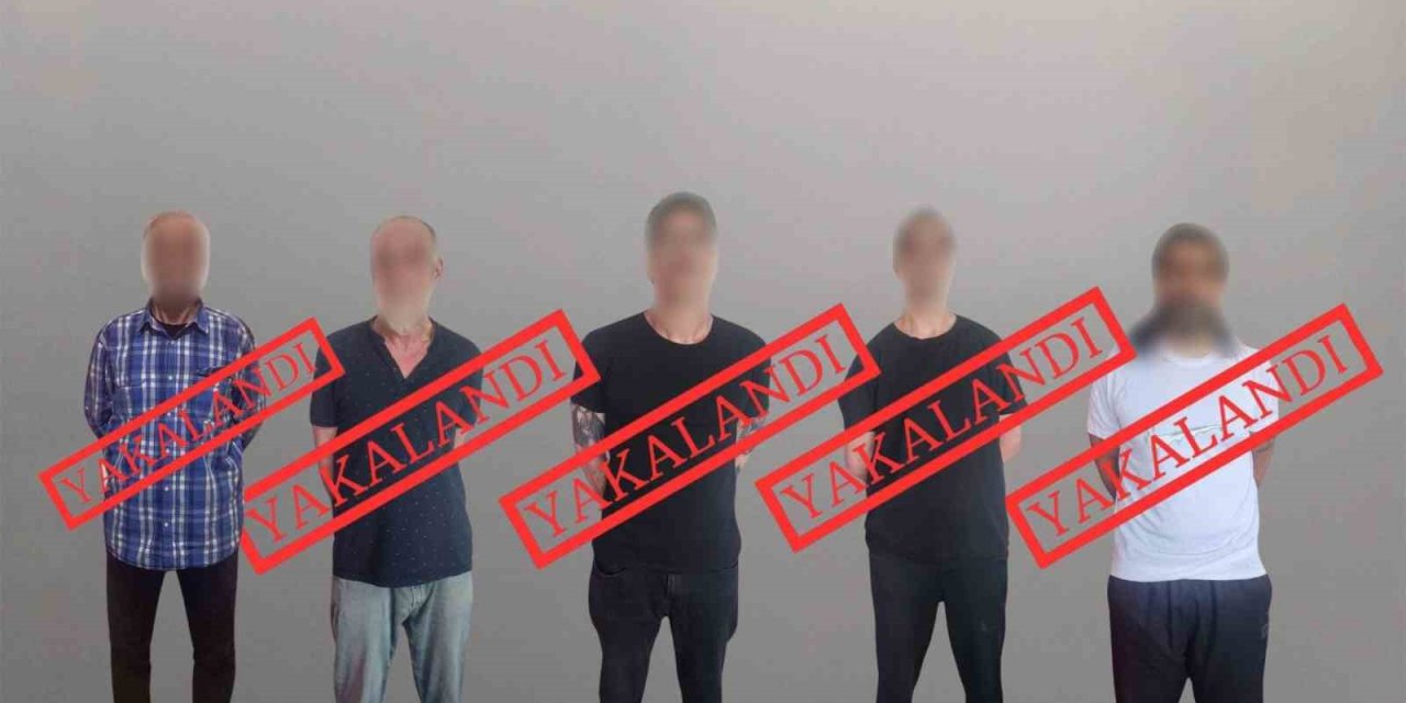 Kırmızı bültenle aranan 5 kişi yakalanarak Türkiye’ye getirildi