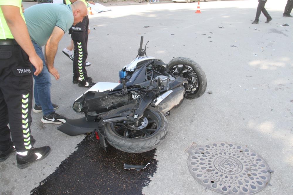 Konya'da minibüs ile çarpışan motosiklet sürücüsü hayatını kaybetti