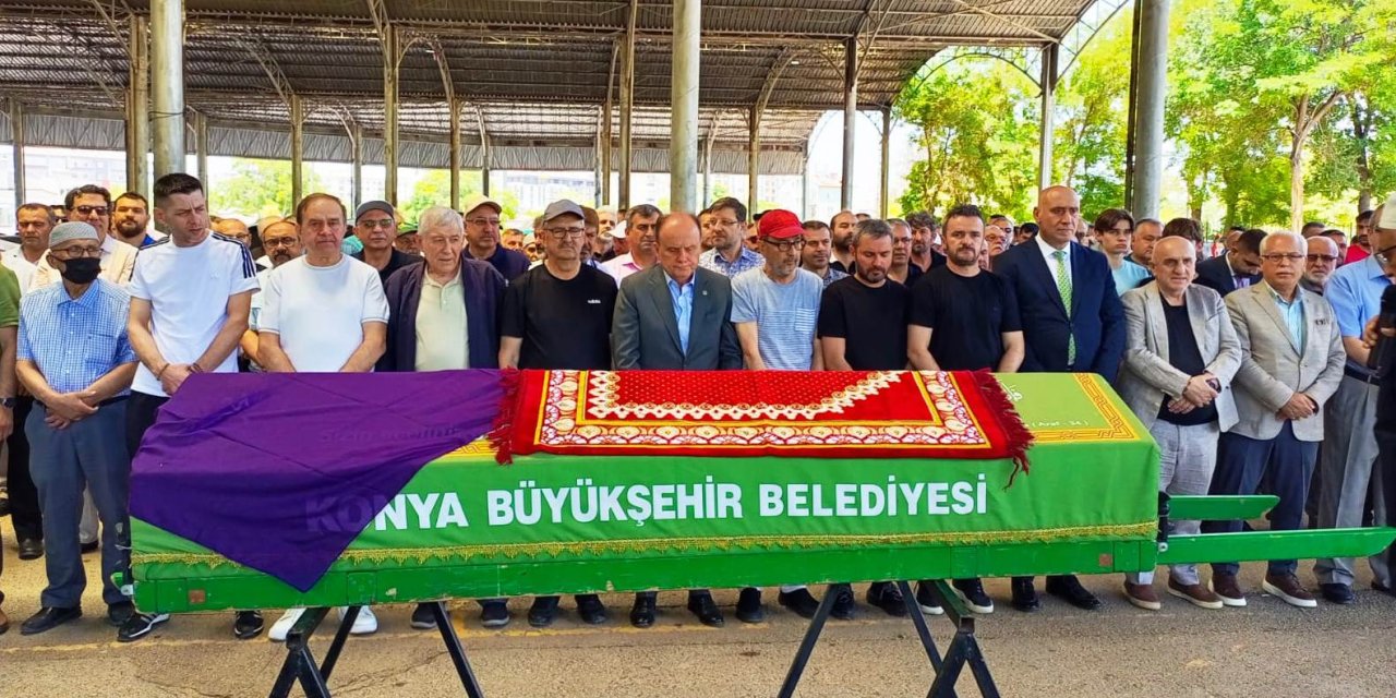 Remzi Ay’ın annesi son yolculuğuna uğurlandı