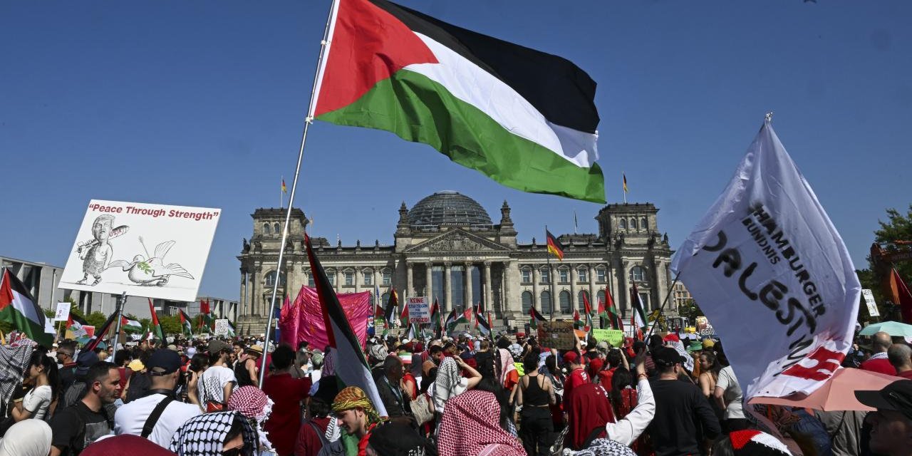 Berlin'de on binlerce kişi Gazze için birlikte yürüyüşüne katıldı