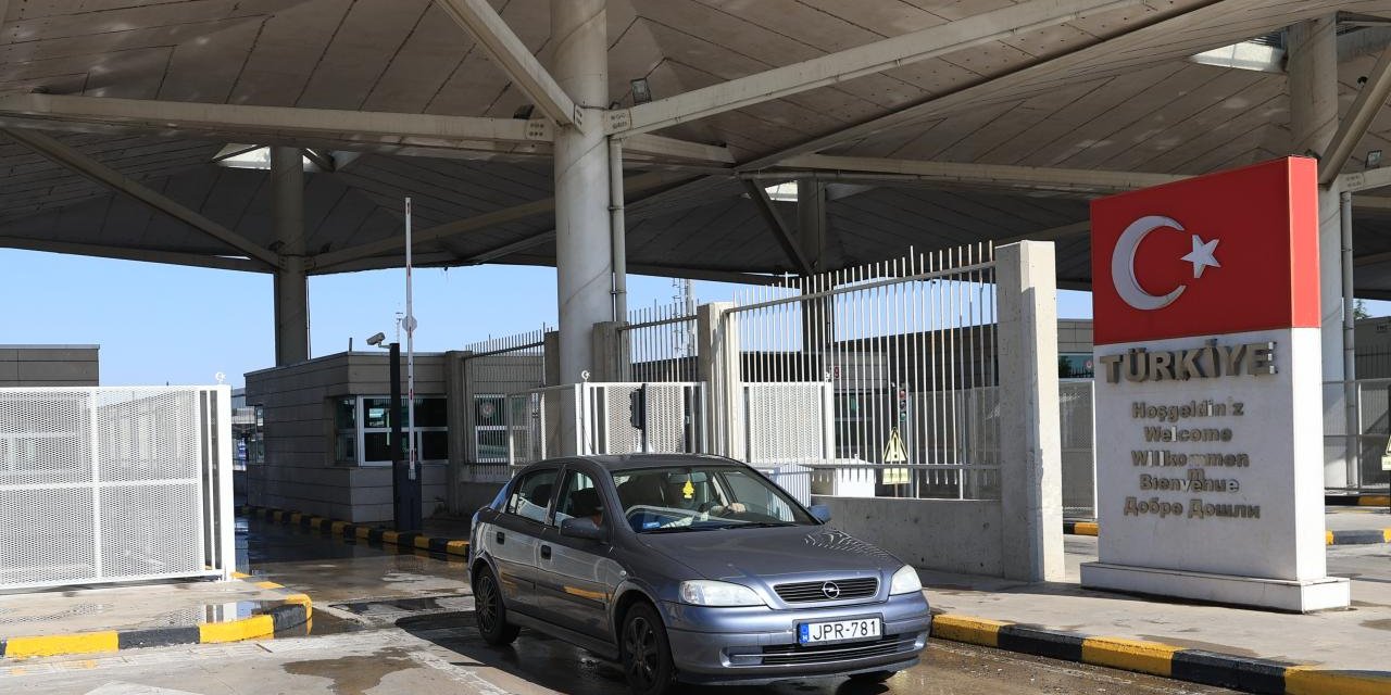 Gurbetçinin vatan sevinci sınırda başlıyor