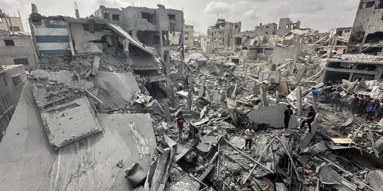 Katil İsrail'in Gazze'de düzenlediği saldırılarda 32 Filistinli hayatını kaybetti