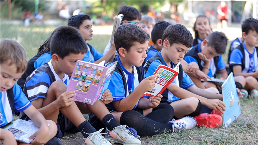 Geleceğin futbolcuları kitap okumadan sahaya çıkmıyor