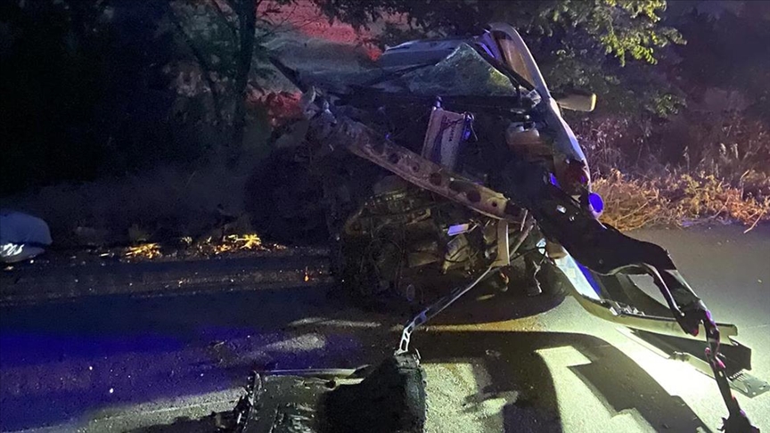 Otomobilin tıra çarptığı kazada 4 kişi öldü!