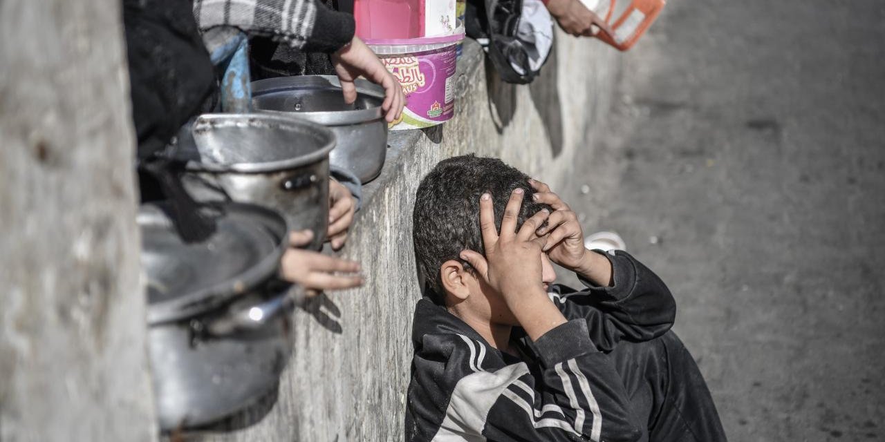 Katil İsrail'in Gazze'deki ablukası, çocukları hastalıkların pençesine itiyor