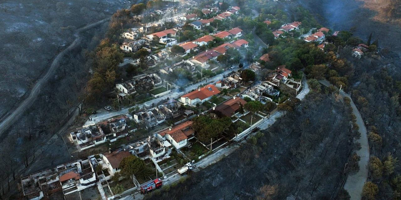Çeşme’de yangın büyüdü, 5 uçak ve 18 helikopterle müdahele sürüyor