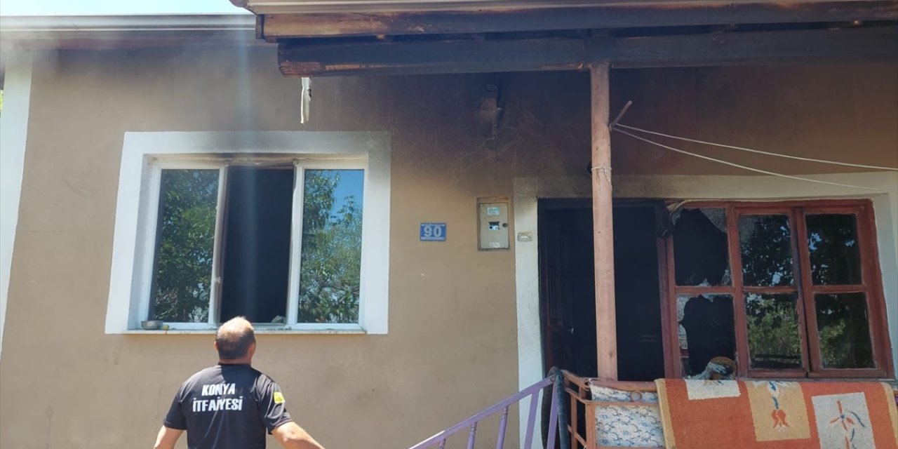 Konya'da yanan ev kullanılamaz hale geldi
