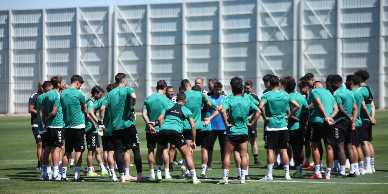 Konyaspor üç yabancı ile yollarını ayırmak için görüşüyor