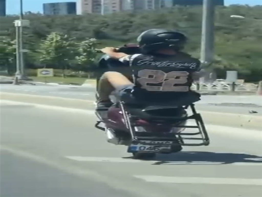 İki teker fazla geldi, canları böyle tehlikeye attı!