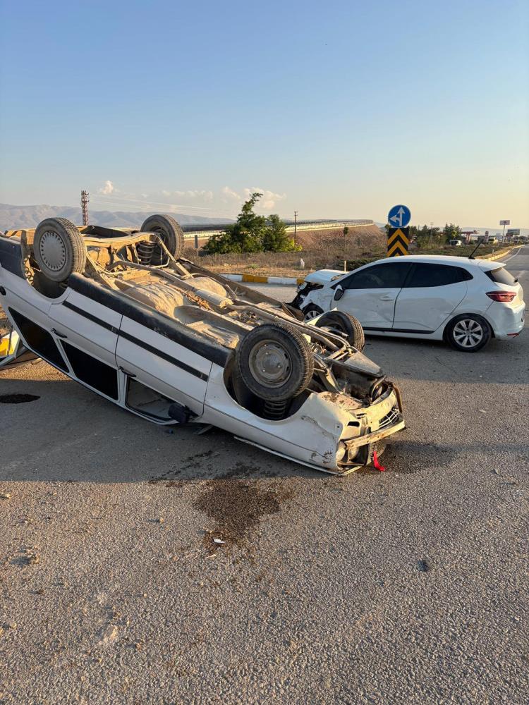 Konya'da otomobiller çarpıştı: 3 yaralı
