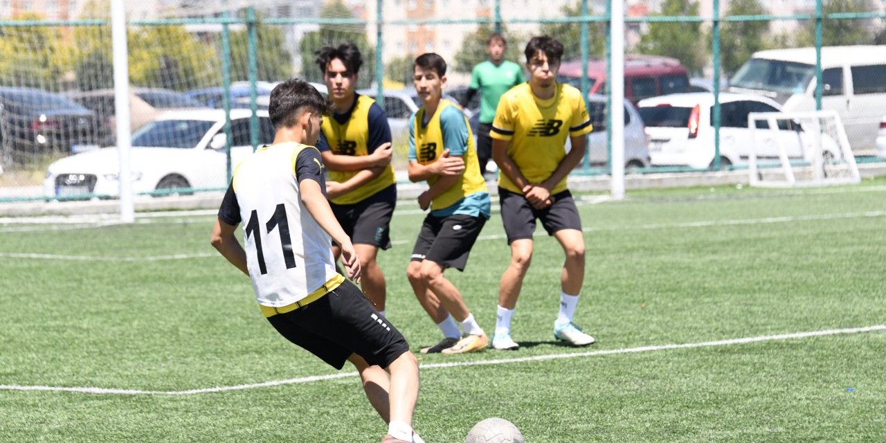 Konyaspor akademiye 51 yeni futbolcu adayı kazandırıldı