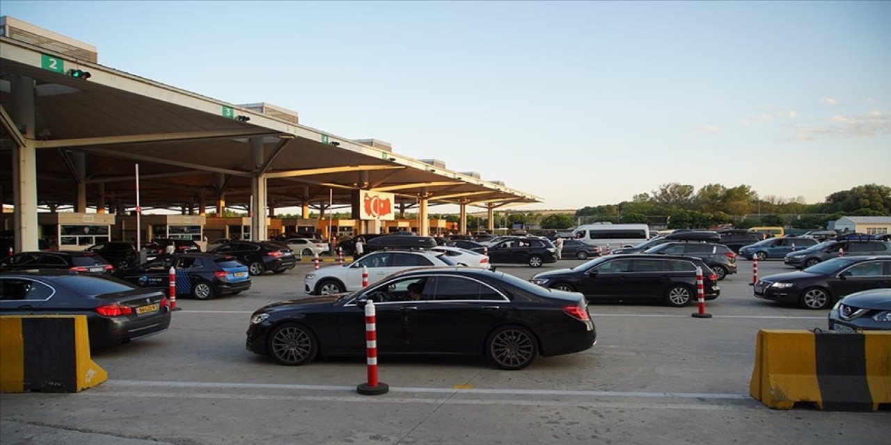 Kapıkule'de sezonun en hareketli günü yaşandı