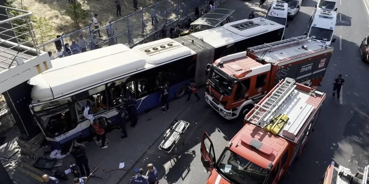 Ankara'da belediye otobüsü kaza yaptı: 20 yaralı
