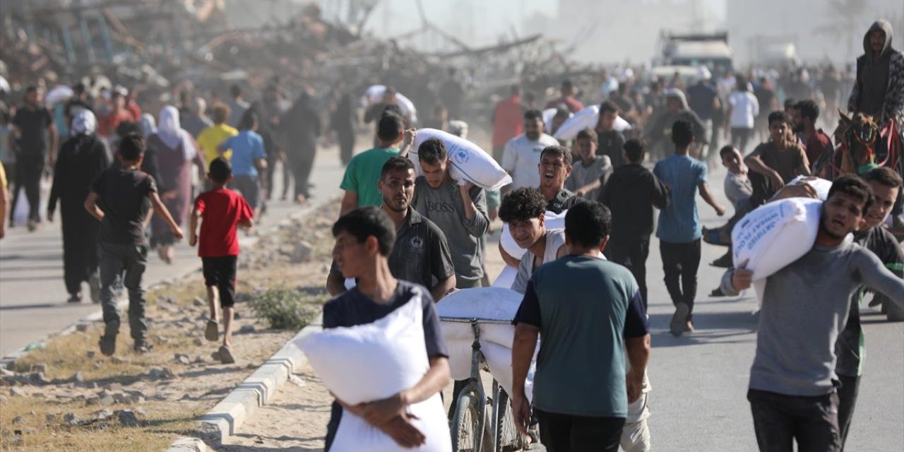 Katil İsrail yardım merkezine gazla saldırdı: 21 ölü