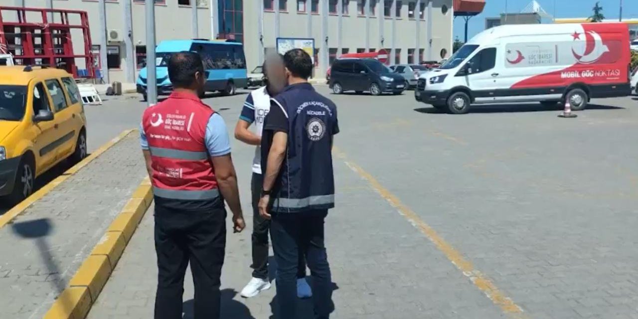 32 göçmen kaçakçısı ve 572 düzensiz göçmen yakalandı