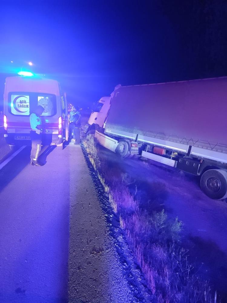 Konya'da tır şarampole düştü, 1 kişi yaralandı