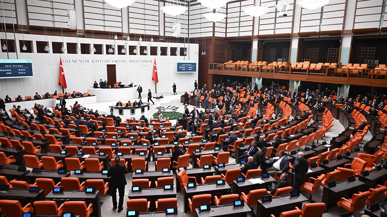 Ekonomiye ilişkin düzenlemeler içeren kanun teklifi yasalaştı