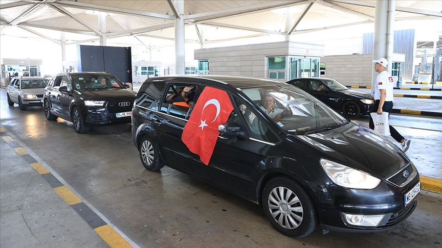 Gurbetçilerden Sınır Kapılarındaki Hızlı Geçişe Tam Not