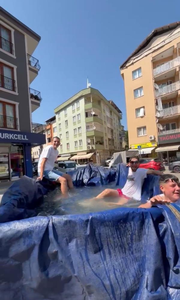 Ne Klima Ne Vantilatör! Onlar Römorkta Gezerek Serinledi