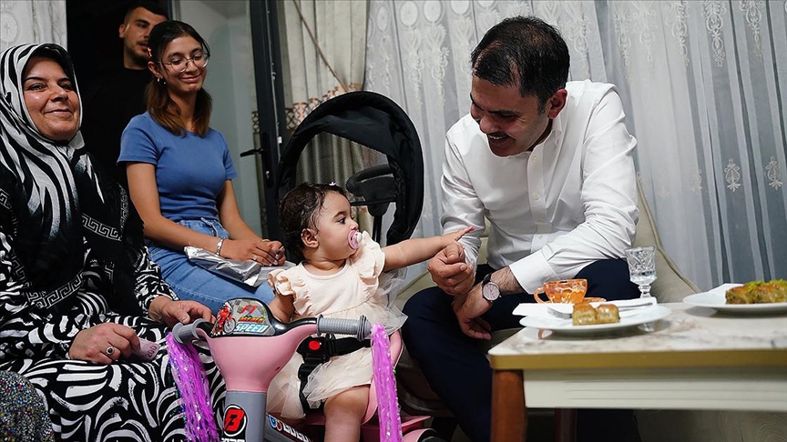 Bakan Kurum, Malatya'da depremzede aileye misafir oldu