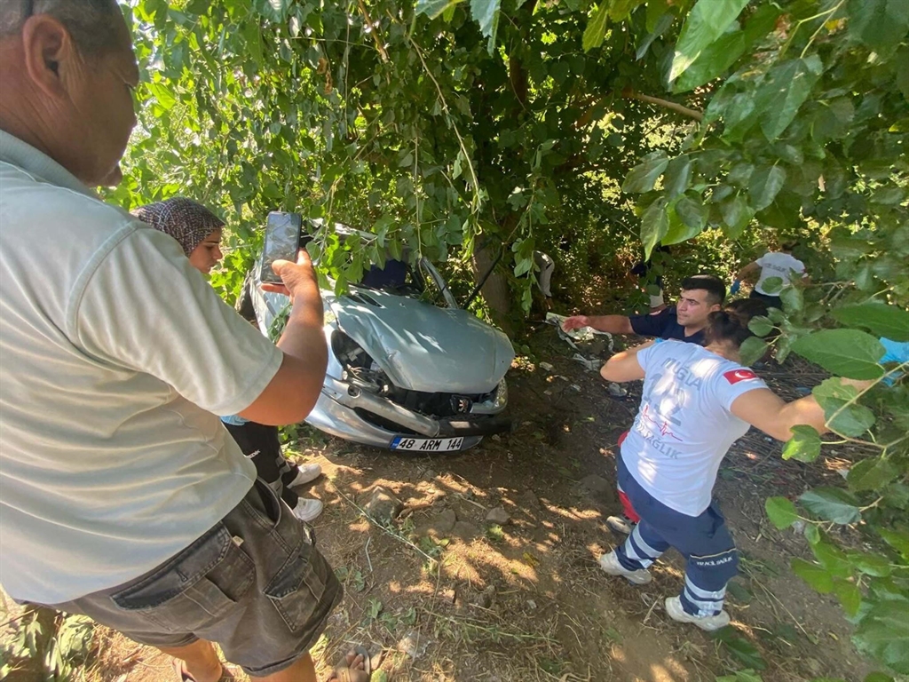 Aile Yolculuğu Faciaya Döndü! Oğlu Ve Kayınvalidesi Öldü