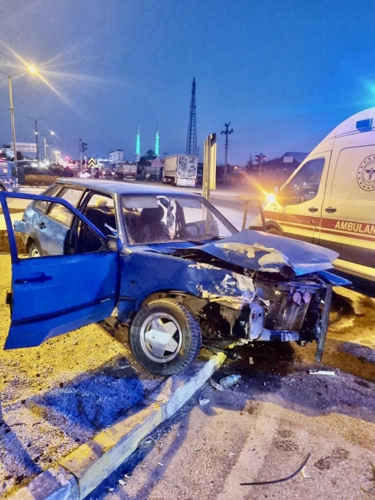 Konya’da Korkutan Kaza: Araçlar Hurdaya Döndü, 3 Yaralı!