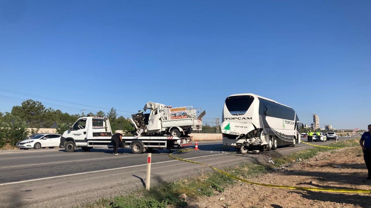 Ankara'daki trafik kazasında 2 kişi öldü, 1 kişi ağır yaralandı