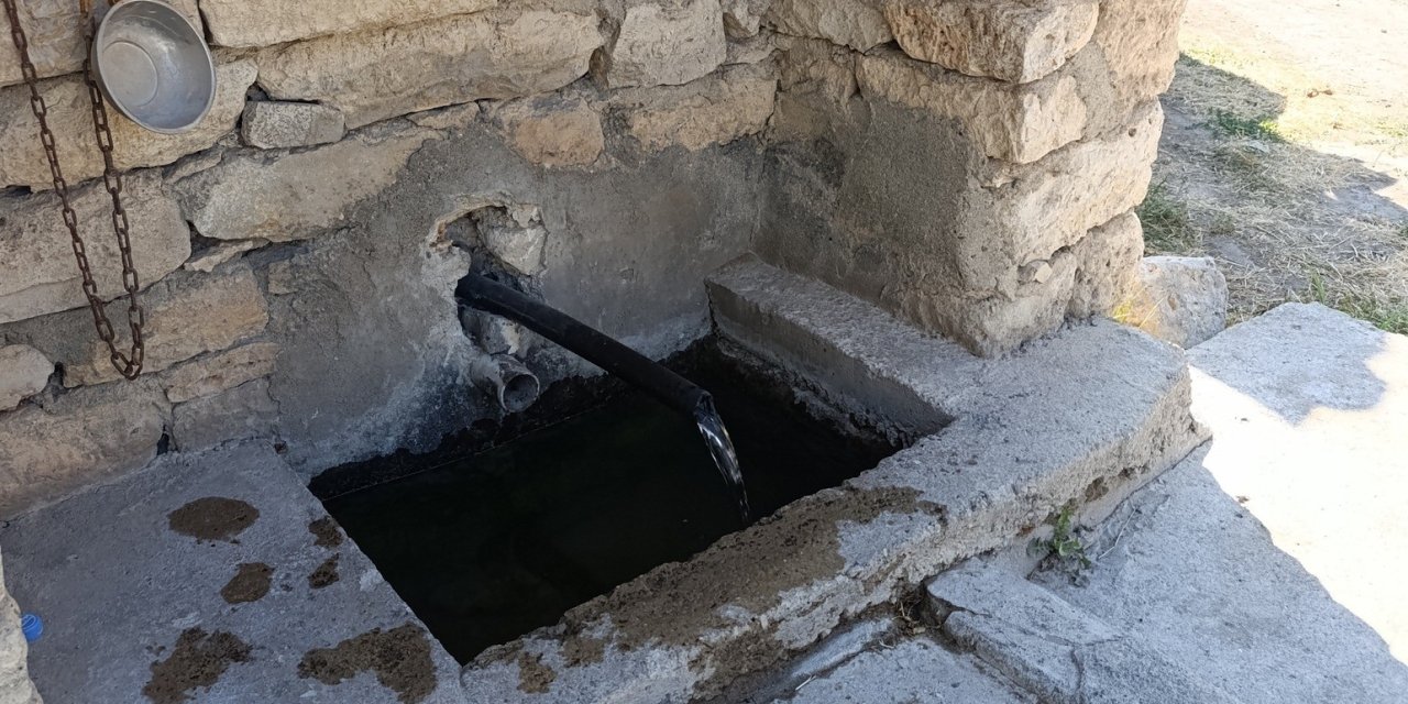 Konya'da yeniden akmaya başlayan çeşme mahalle sakinlerinin yüzünü güldürdü