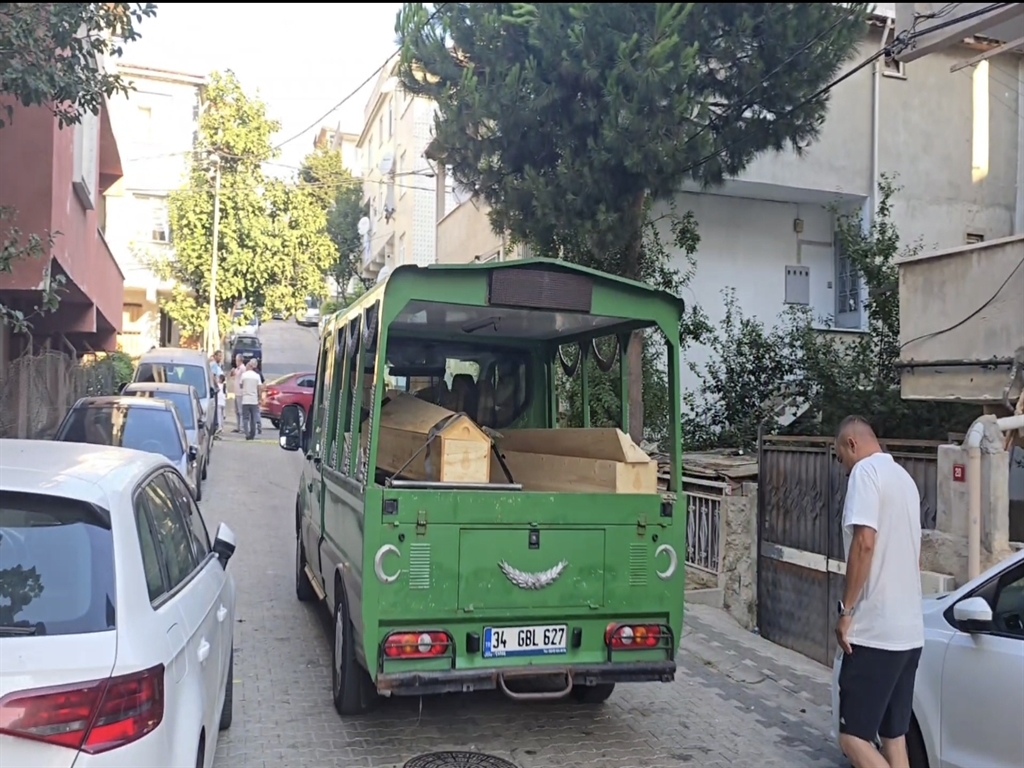 Tartıştığı anne ve babasını öldürdü