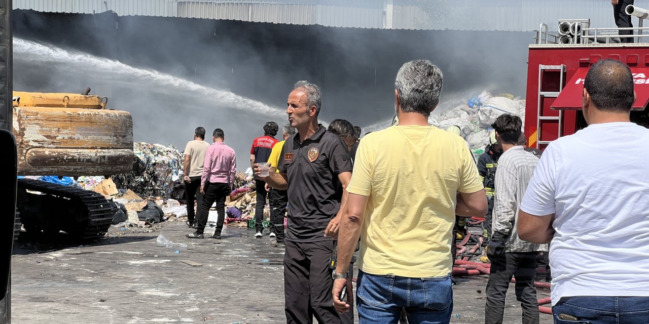 Konya'da fabrikada teneke sürtünmesi yangına neden oldu