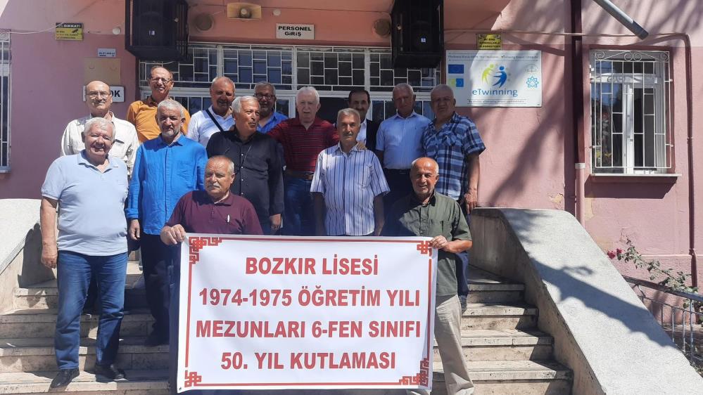 50 Yıl Sonra Aynı Sıralarda Buluştular