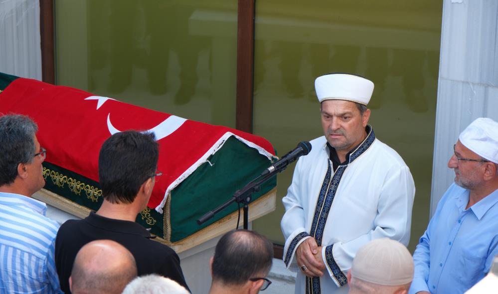 Acılı Baba Oğlunun Cenaze Namazını Kıldırdı!