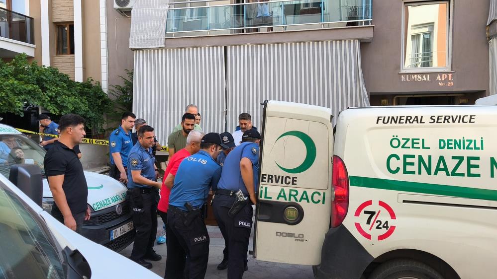 Polis, önce ailesini öldürdü sonra intihar etti!