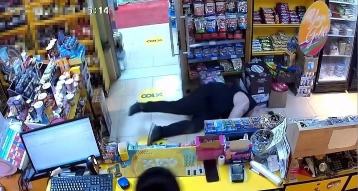 Adam markette gülerken öldü!