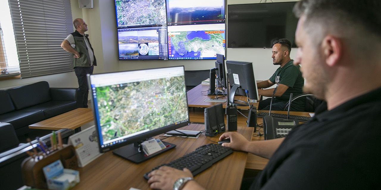 Gözetleme kuleleri kameralarla donatılarak anbean izleniyor