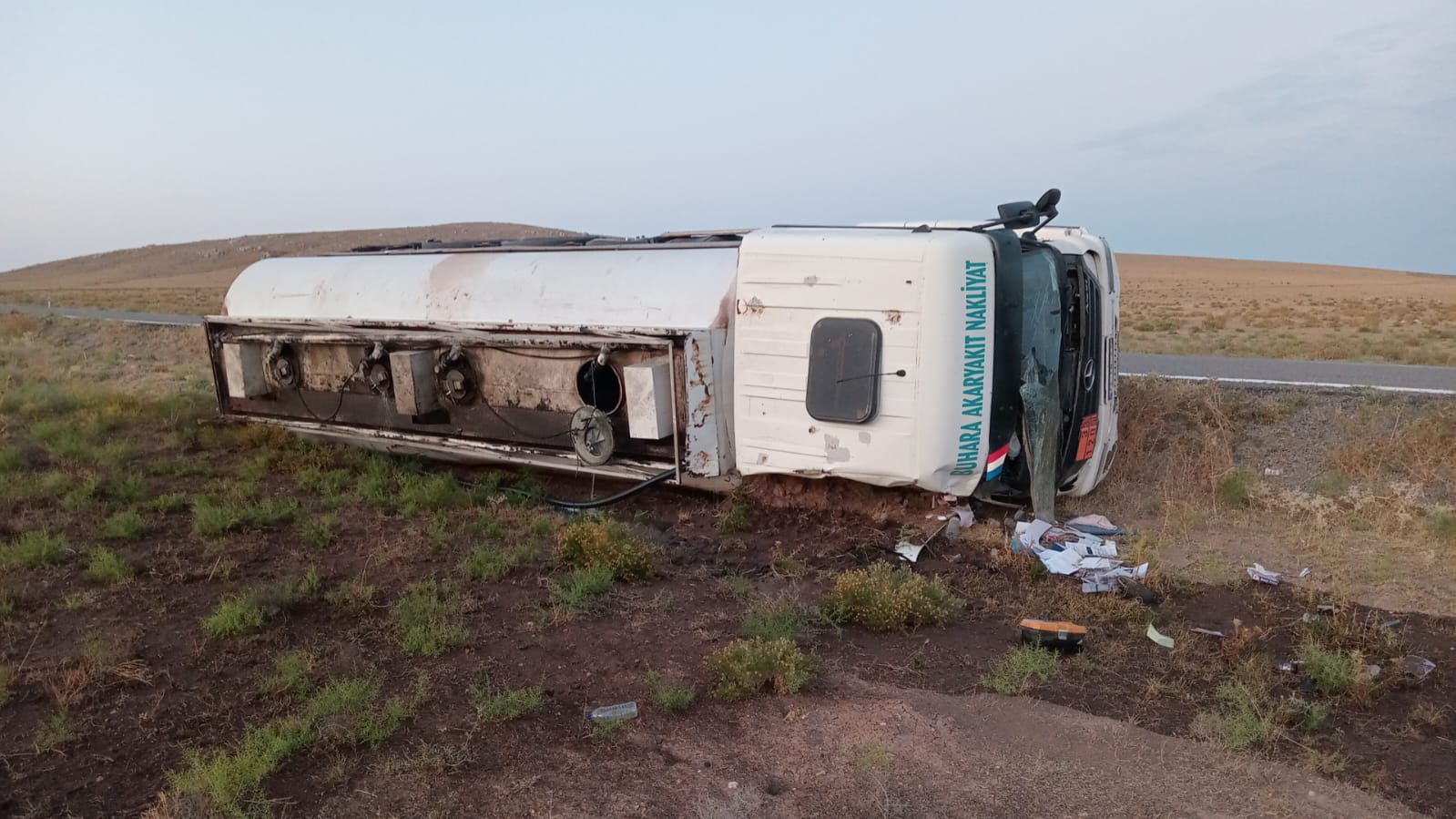 Konya’da Tehlikeli Kaza! Tanker Yan Yattı