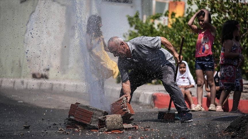 Patlayan su borusunun onarılmamasına tepki yağdı
