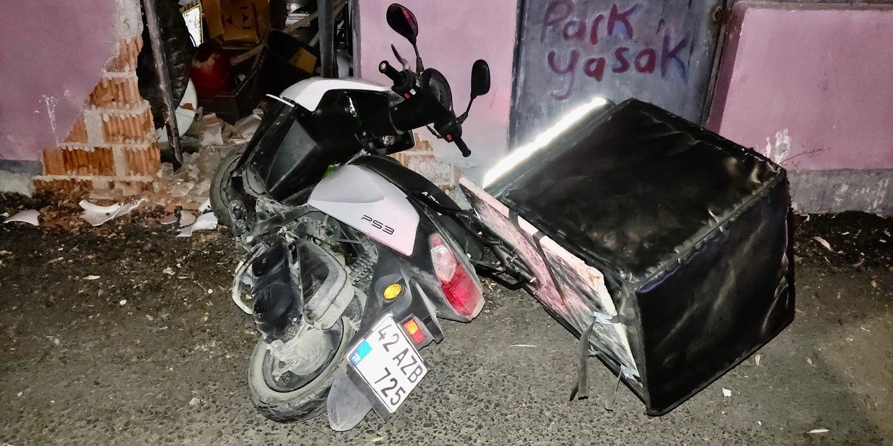 Konya’da motosiklet duvara çarptı, sürücü yaralandı