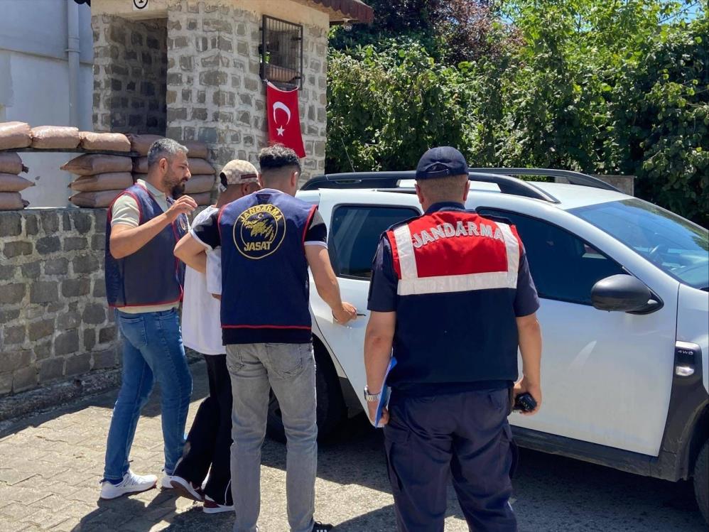 Jandarma ekipleri aranması bulunan 23 şüpheliyi yakaladı