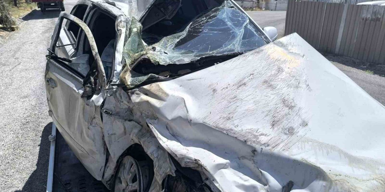 Konya'da otomobiller çarpıştı: 2 yaralı!