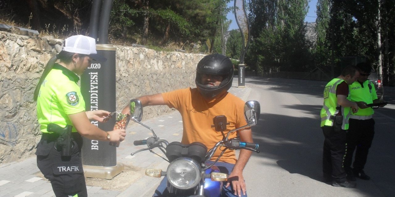 Konya'da trafikte sıkı denetim! Sürücüler tek tek uyarıldı!