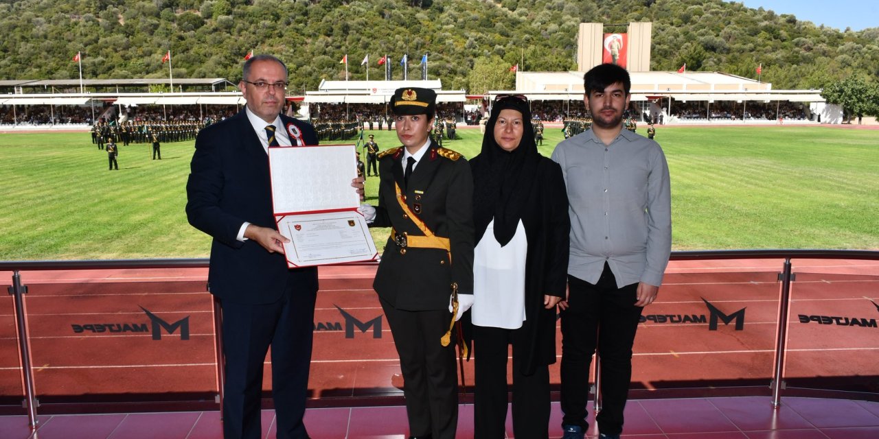 Şehit Ömer Halisdemir’in kızı teğmen oldu