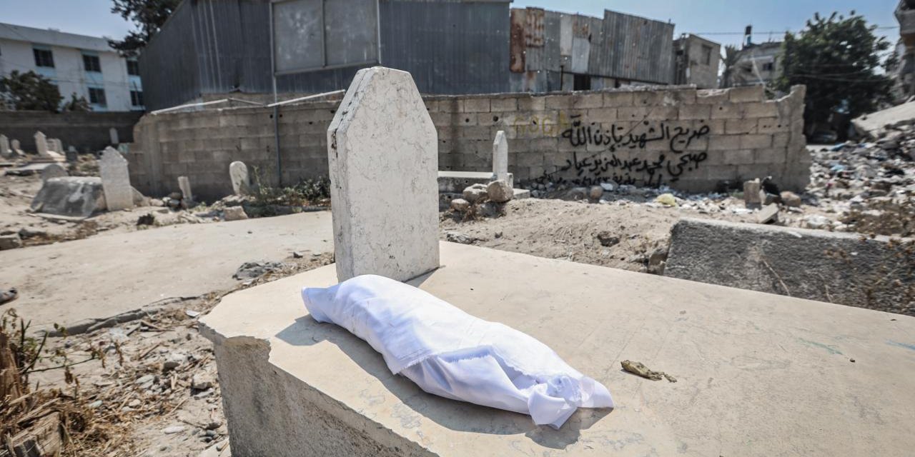 Gazze'de iki kardeş bir saat arayla yaşamını yitirdi