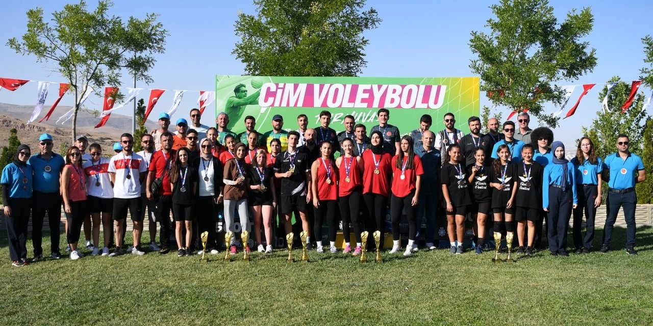 Selçuklu’da Çim Voleybolu Turnuvasında şampiyonlar belli oldu!