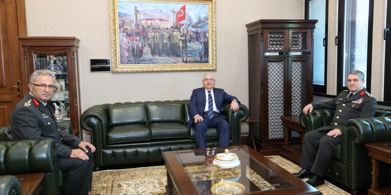 Kara Kuvvetleri Komutanlığı'nda devir teslim töreni