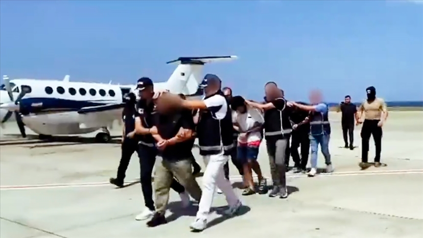 Türkiye'ye Getirildiler! Kırmızı Bültenle Aranan 3 Suçlu Yakalandı