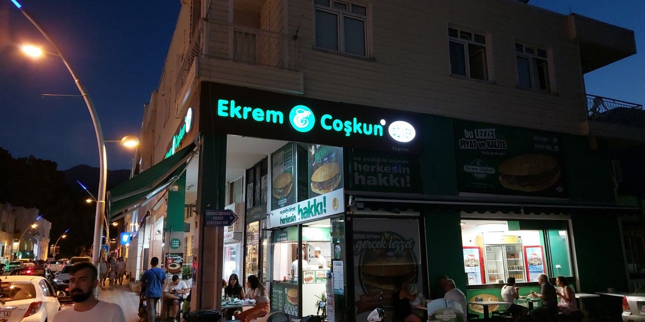 İlk Günden Yoğun İlgi! Ekrem Coşkun’un Yeni Şubesi Açıldı